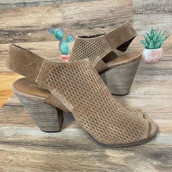 Arturo Chiang Macadamia Cow Split Suede Janel Heels peep toe Womens Size 8.5 - Picture 6 of 10